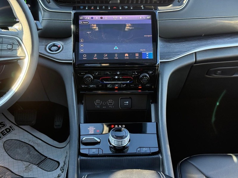 Jeep Grand Cherokee 4xe Vehicle Full-screen Gallery Image 14