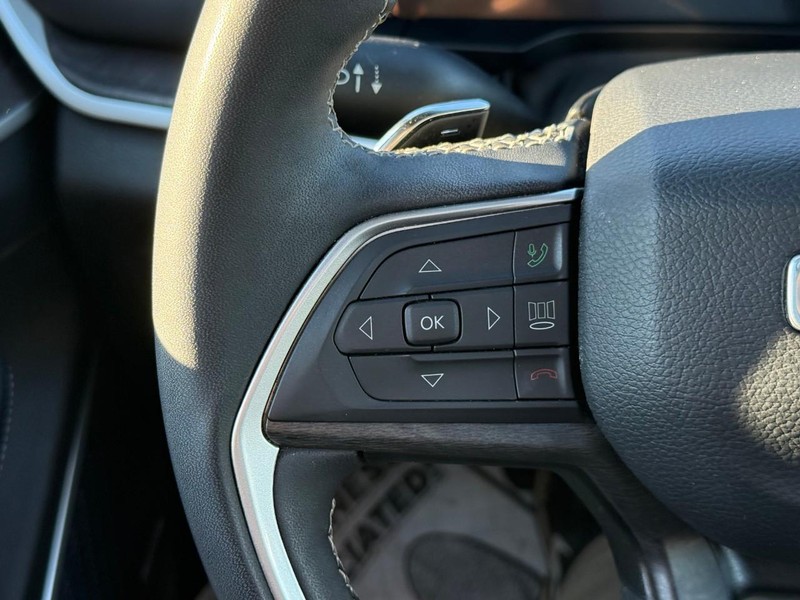 Jeep Grand Cherokee 4xe Vehicle Full-screen Gallery Image 19