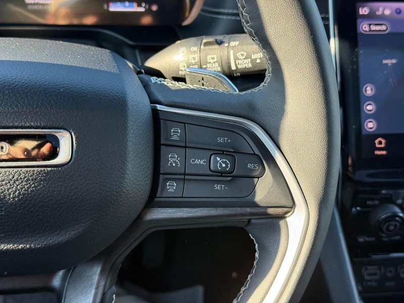 Jeep Grand Cherokee 4xe Vehicle Full-screen Gallery Image 20