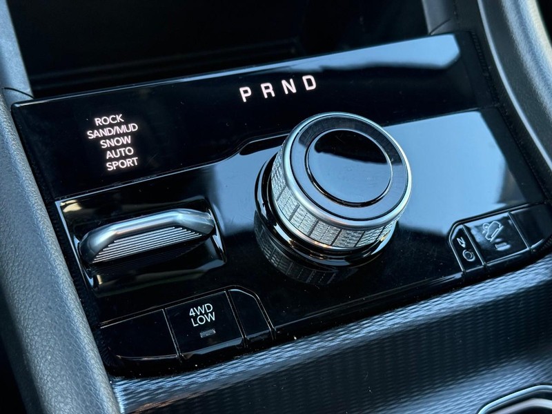 Jeep Grand Cherokee 4xe Vehicle Full-screen Gallery Image 21