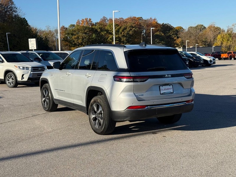 Jeep Grand Cherokee 4xe Vehicle Full-screen Gallery Image 3