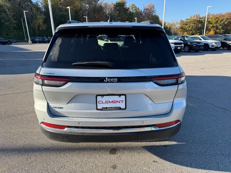 Jeep Grand Cherokee 4xe Vehicle Full-screen Gallery Image 6