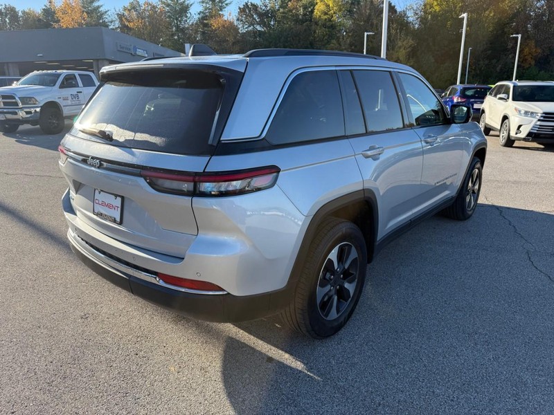 Jeep Grand Cherokee 4xe Vehicle Full-screen Gallery Image 7