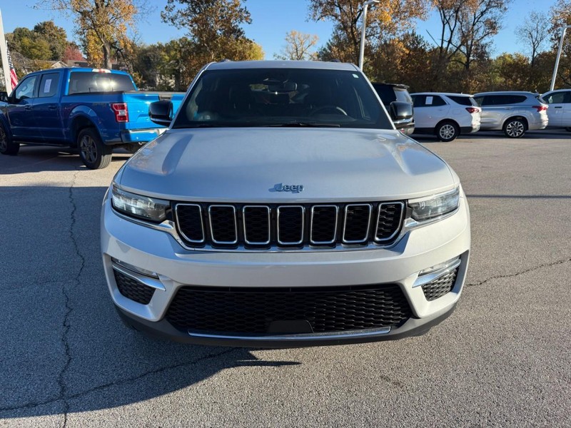 Jeep Grand Cherokee 4xe Vehicle Full-screen Gallery Image 9