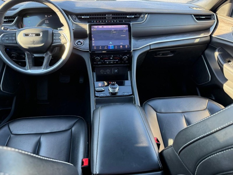 Jeep Grand Cherokee 4xe Vehicle Full-screen Gallery Image 11