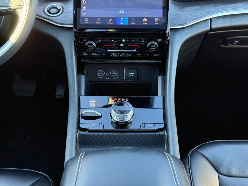 Jeep Grand Cherokee 4xe Vehicle Full-screen Gallery Image 14