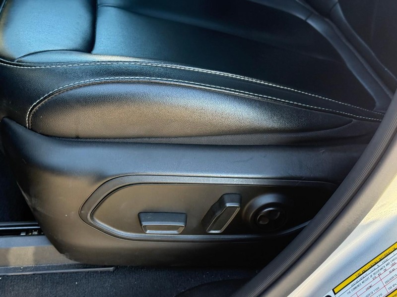 Jeep Grand Cherokee 4xe Vehicle Full-screen Gallery Image 18