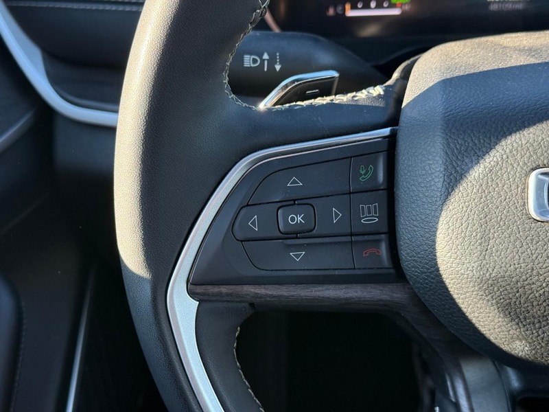 Jeep Grand Cherokee 4xe Vehicle Full-screen Gallery Image 19