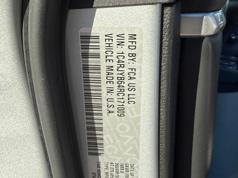 Jeep Grand Cherokee 4xe Vehicle Full-screen Gallery Image 24