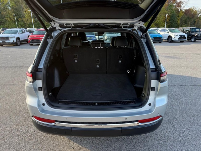 Jeep Grand Cherokee 4xe Vehicle Full-screen Gallery Image 5