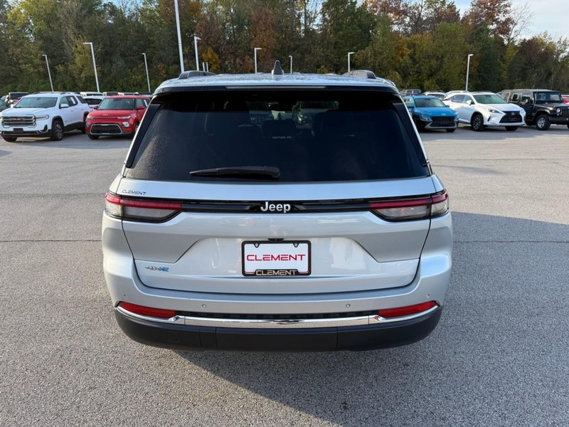 Jeep Grand Cherokee 4xe Vehicle Full-screen Gallery Image 6