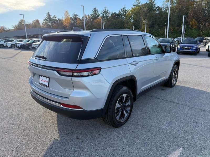 Jeep Grand Cherokee 4xe Vehicle Full-screen Gallery Image 7