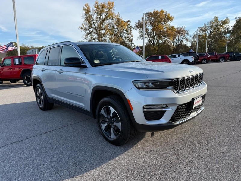 Jeep Grand Cherokee 4xe Vehicle Full-screen Gallery Image 8