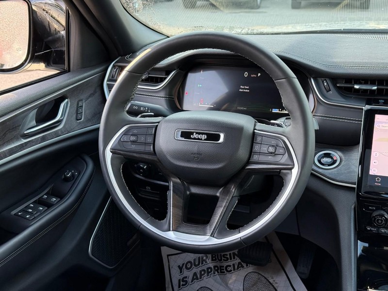 Jeep Grand Cherokee 4xe Vehicle Full-screen Gallery Image 12