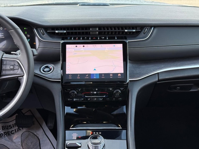 Jeep Grand Cherokee 4xe Vehicle Full-screen Gallery Image 13