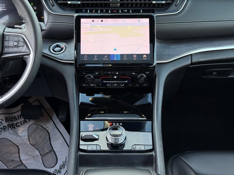 Jeep Grand Cherokee 4xe Vehicle Full-screen Gallery Image 14