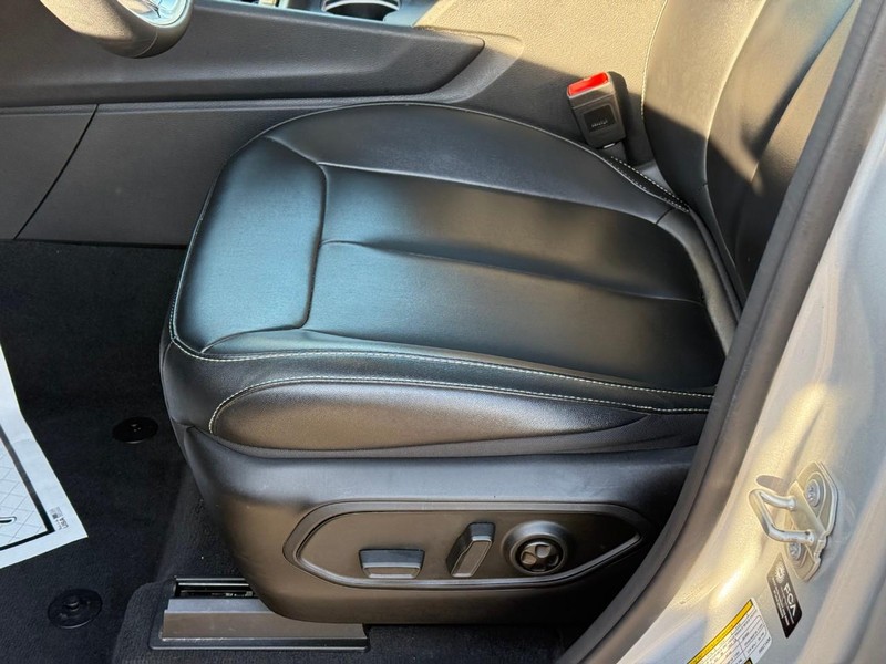 Jeep Grand Cherokee 4xe Vehicle Full-screen Gallery Image 17