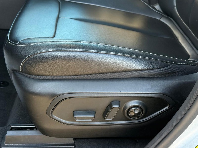 Jeep Grand Cherokee 4xe Vehicle Full-screen Gallery Image 18