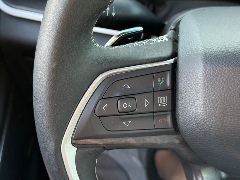 Jeep Grand Cherokee 4xe Vehicle Full-screen Gallery Image 19