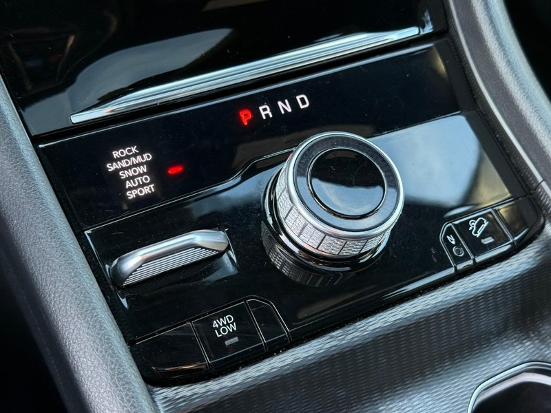 Jeep Grand Cherokee 4xe Vehicle Full-screen Gallery Image 21