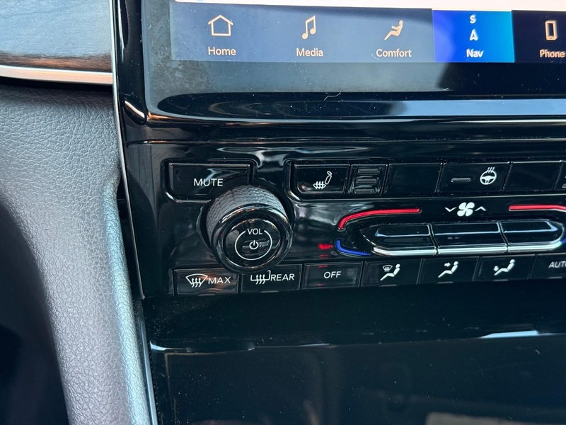 Jeep Grand Cherokee 4xe Vehicle Full-screen Gallery Image 22