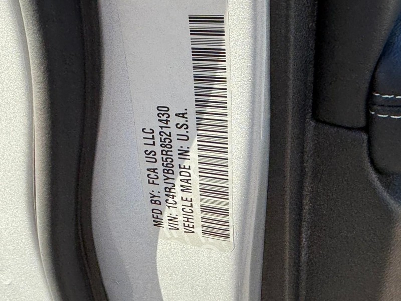 Jeep Grand Cherokee 4xe Vehicle Full-screen Gallery Image 24