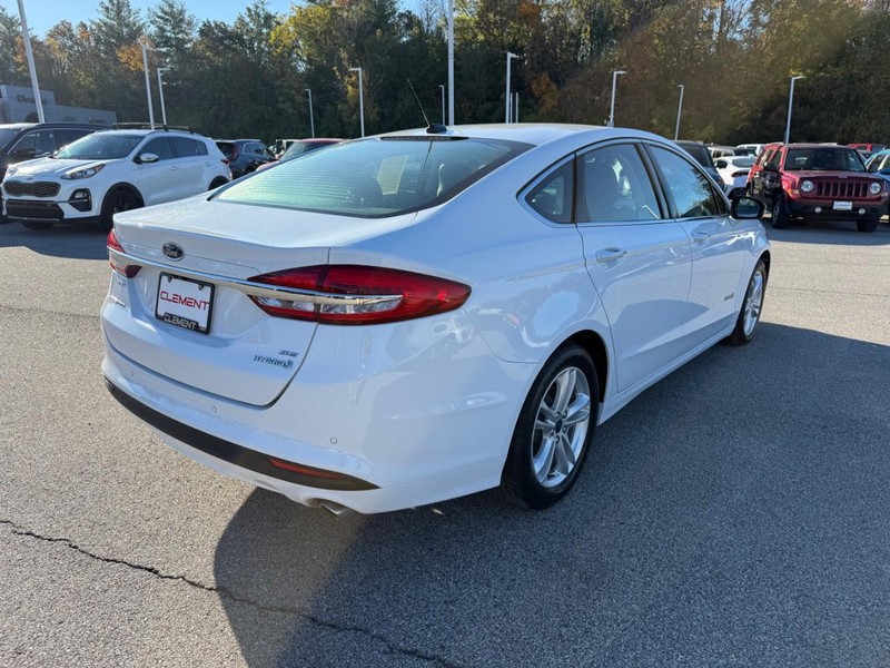 Ford Fusion Hybrid Vehicle Image 11
