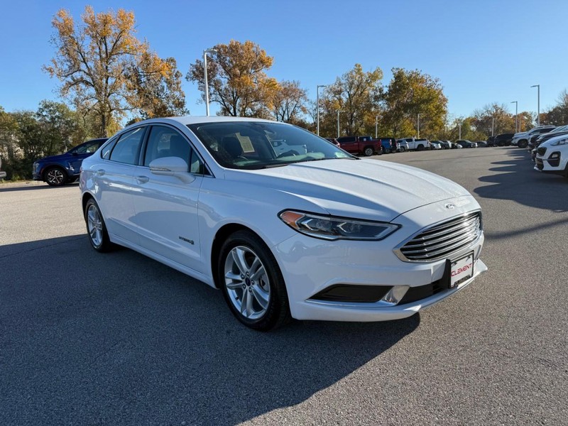 Ford Fusion Hybrid Vehicle Image 12