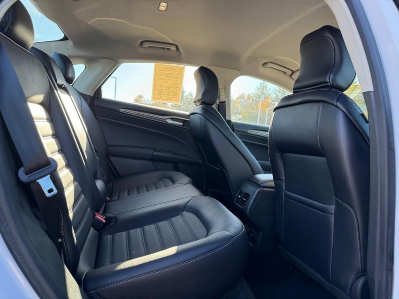 Ford Fusion Hybrid Vehicle Image 14