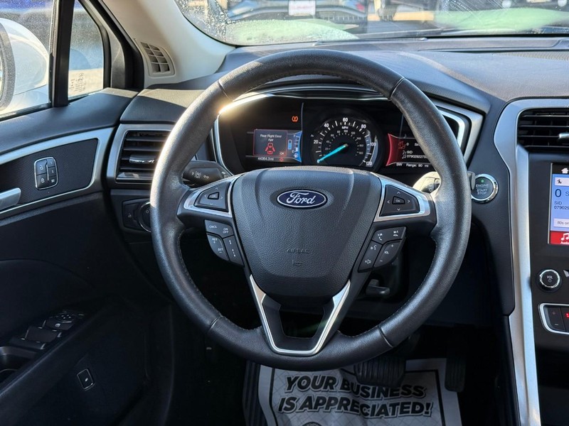 Ford Fusion Hybrid Vehicle Image 16