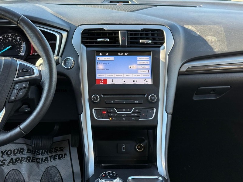 Ford Fusion Hybrid Vehicle Image 17