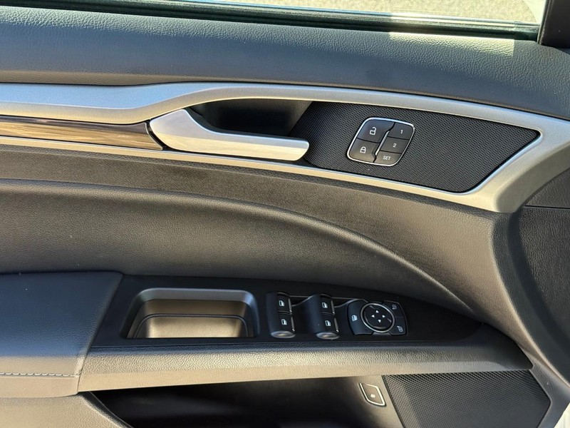 Ford Fusion Hybrid Vehicle Image 19