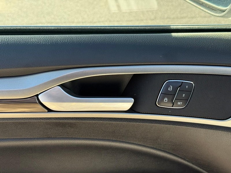 Ford Fusion Hybrid Vehicle Image 20