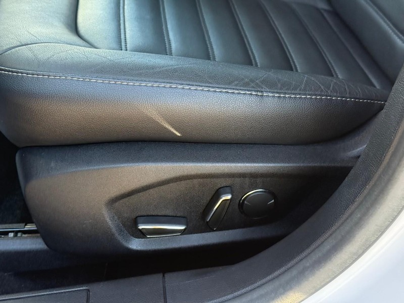 Ford Fusion Hybrid Vehicle Image 22