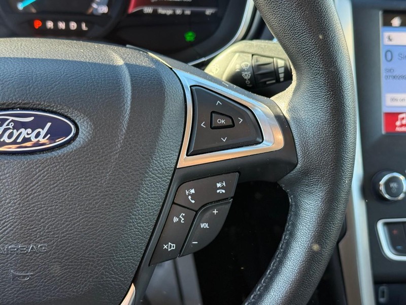 Ford Fusion Hybrid Vehicle Image 24