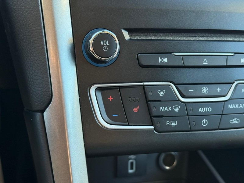 Ford Fusion Hybrid Vehicle Image 26