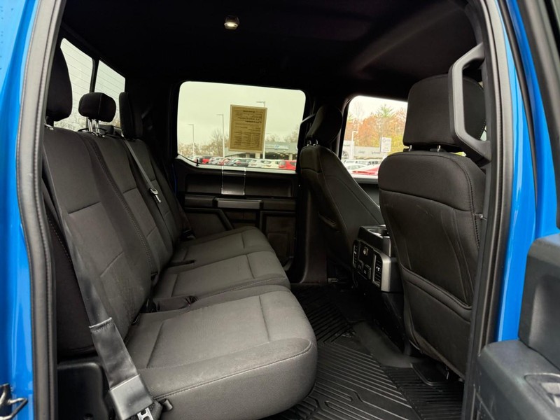 Ford F-150 Vehicle Full-screen Gallery Image 9