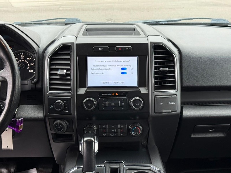 Ford F-150 Vehicle Full-screen Gallery Image 12