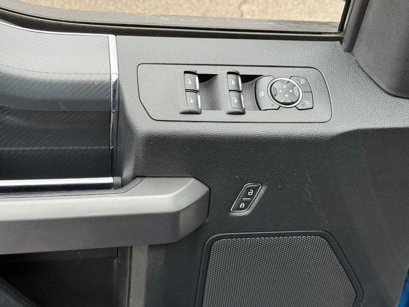 Ford F-150 Vehicle Full-screen Gallery Image 14