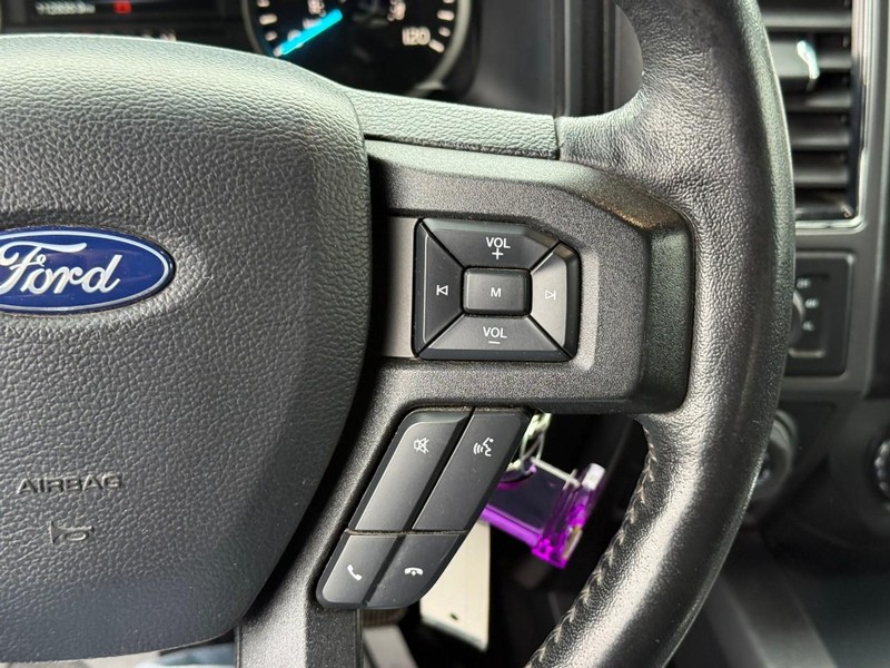 Ford F-150 Vehicle Full-screen Gallery Image 17