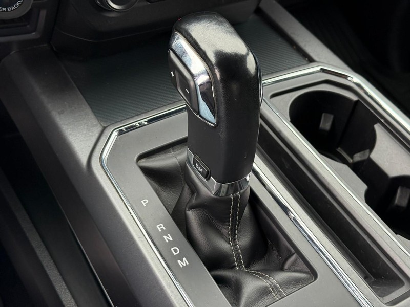 Ford F-150 Vehicle Full-screen Gallery Image 19