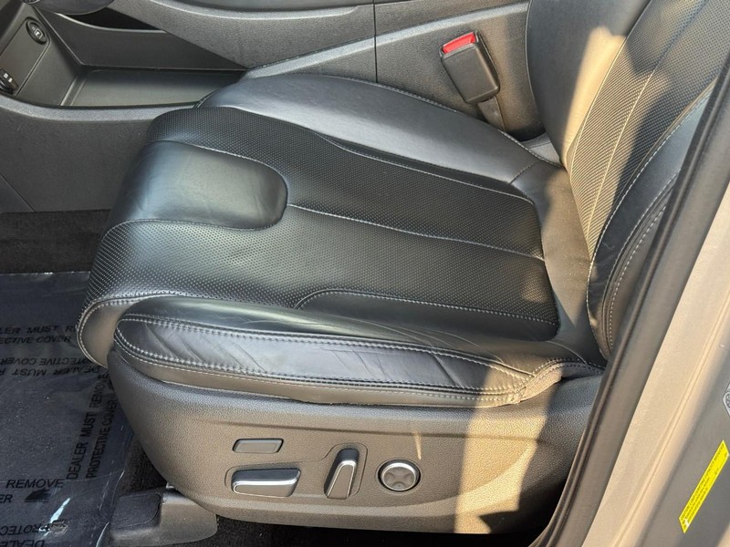 Hyundai Santa Fe Vehicle Image 21