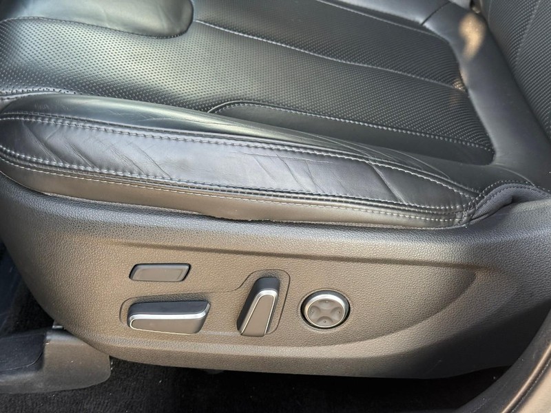 Hyundai Santa Fe Vehicle Image 22