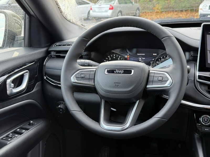 Jeep Compass Vehicle Full-screen Gallery Image 7