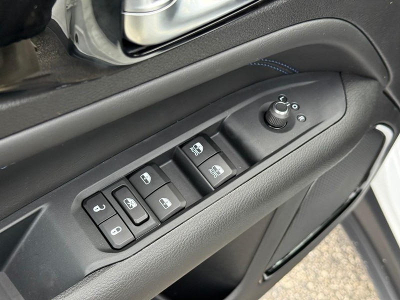 Jeep Compass Vehicle Full-screen Gallery Image 11