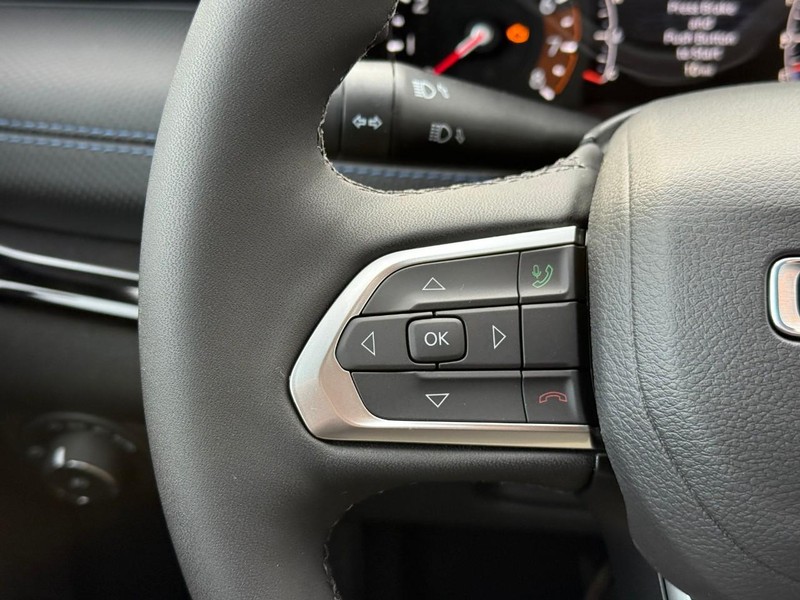 Jeep Compass Vehicle Full-screen Gallery Image 13