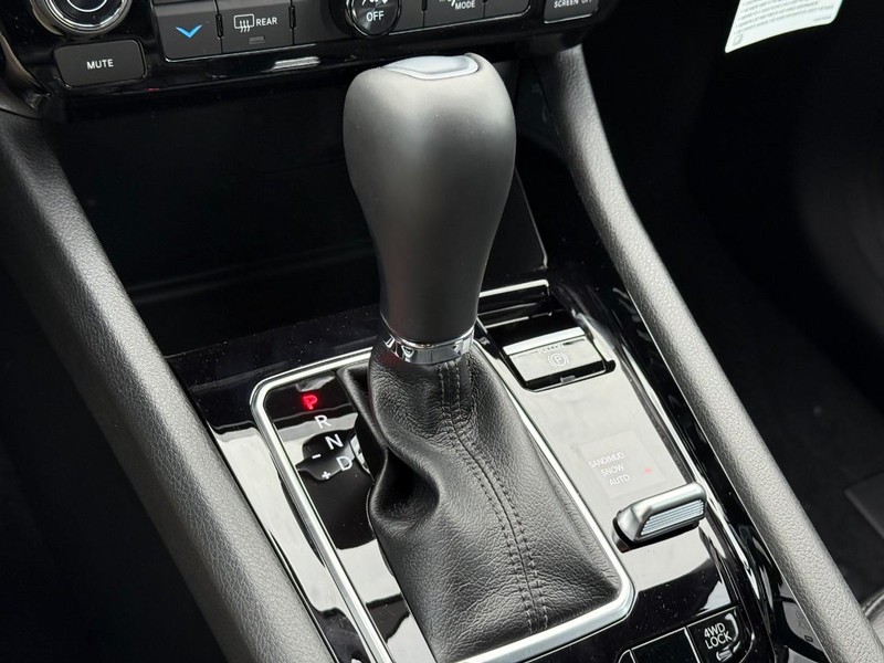 Jeep Compass Vehicle Full-screen Gallery Image 15