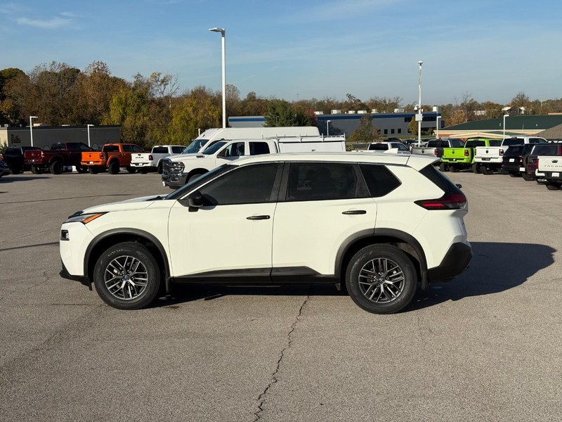 Nissan Rogue Vehicle Image 03