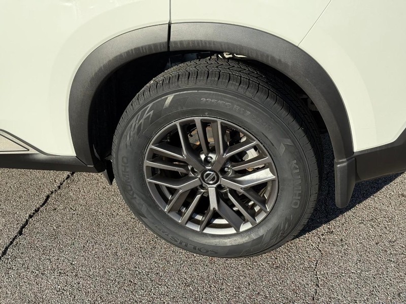 Nissan Rogue Vehicle Image 05