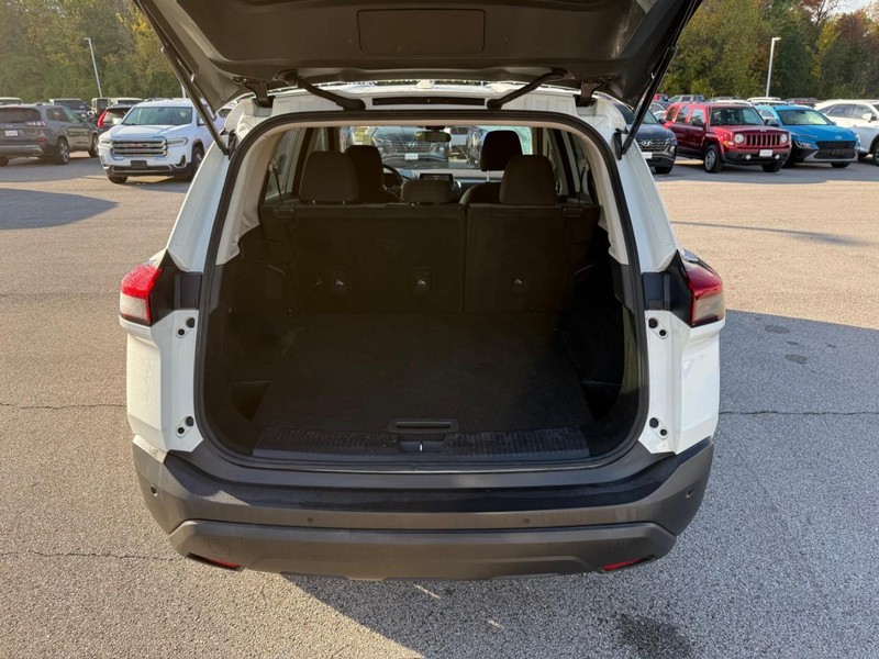 Nissan Rogue Vehicle Image 08